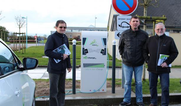 Inauguration borne e-charge Beaumont-Hague