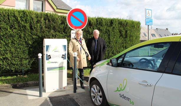  Inauguration de la borne e-charge50 à Agneaux