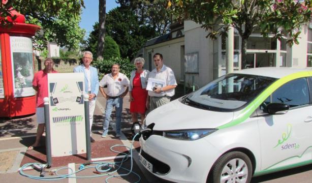 Inauguration de la borne e-charge50 à Donville les Bains