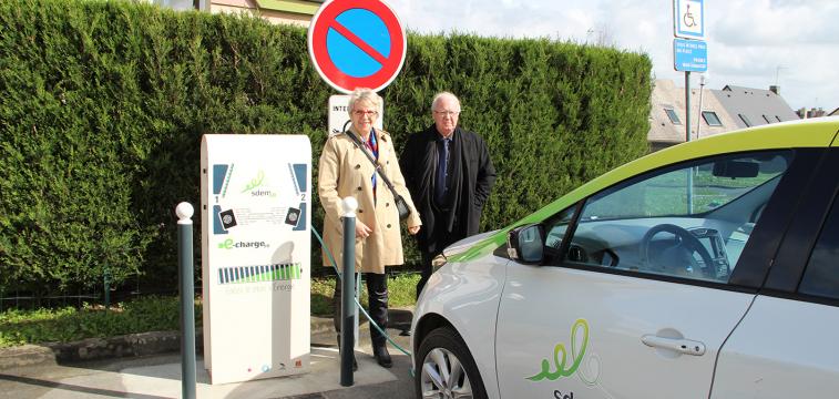  Inauguration de la borne e-charge50 à Agneaux